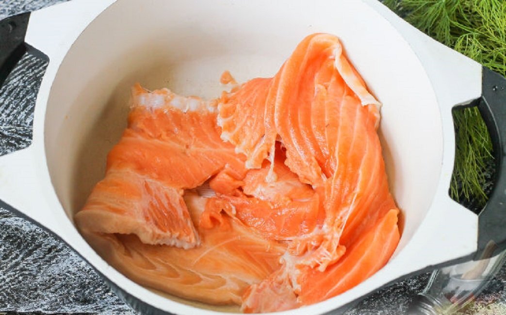 Как разрезать рыбу вдоль хребта. Как разрезать рыбу вдоль хребта. Красная рыба как вагина. Разрезать рыбу по хребту. Рыба в духовке разрезанная по хребту.