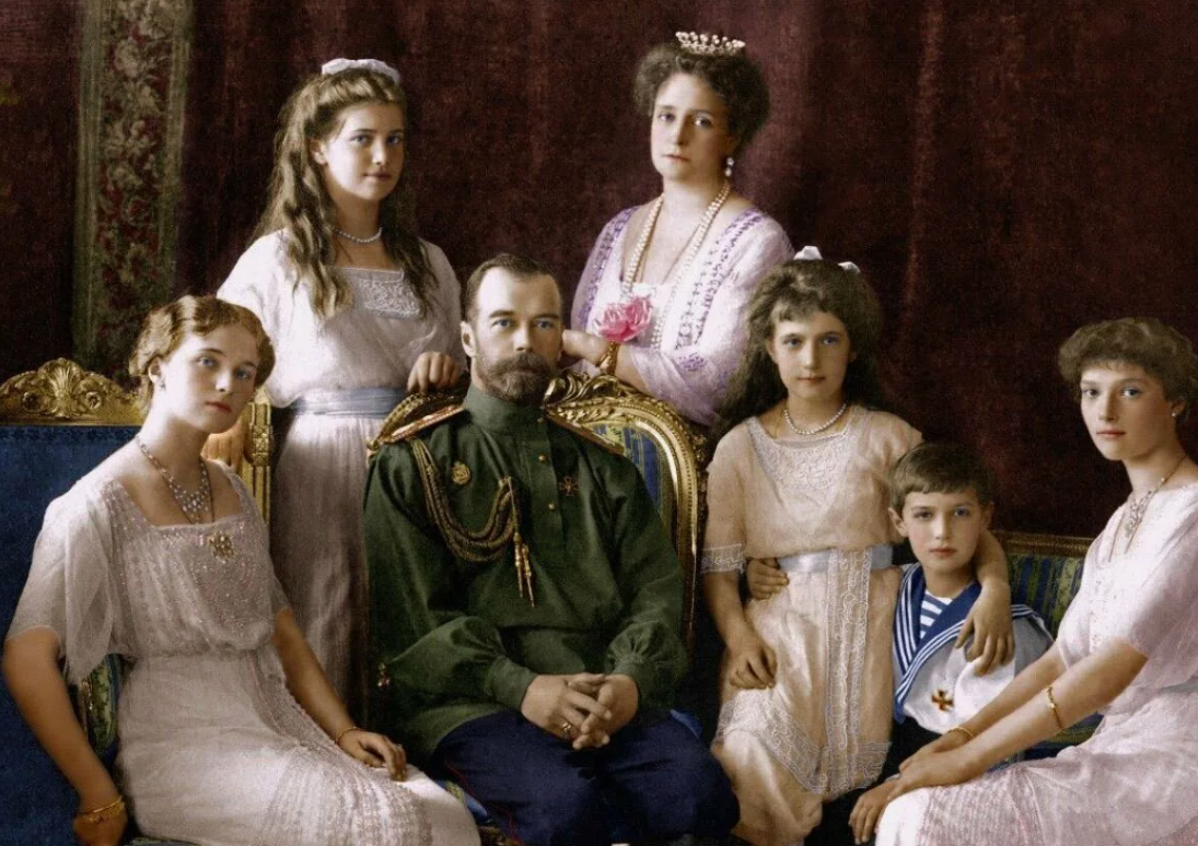 Потомки императорской семьи романовых. Фото царской семьи романовых. Царская семья романовых 1917. Семья романовых жива. Семья романовых жива.