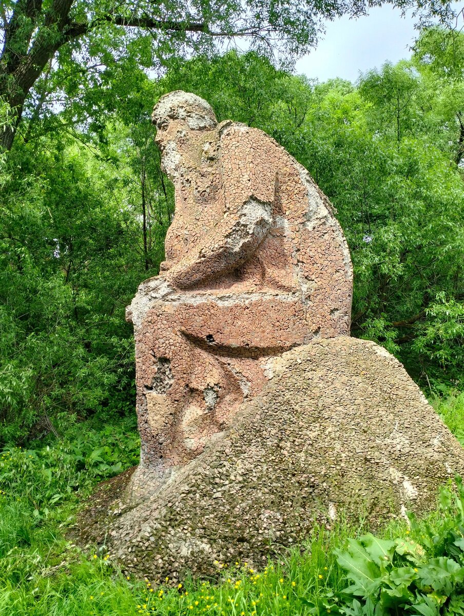 "Хопер - батюшка" памятник требует капитального ремонта