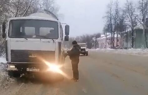     В Иванове ассенизаторы продолжают открыто сливать в люки содержимое выгребных ям