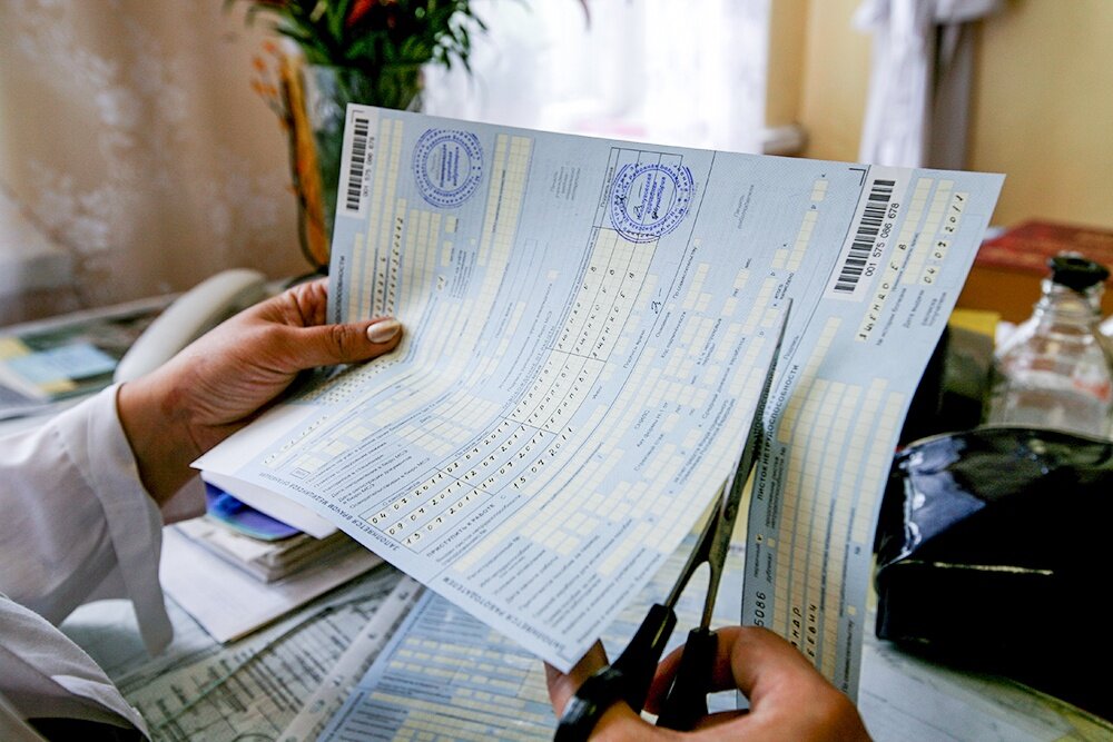 Оплата больничного по стажу в процентах. Выплаты больничного листа в 2024 году размер. Таблица выплат по больничным листам. Выплаты больничного листа в 2024 году размер. Сколько оплачивается больничный лист 100 процентов.