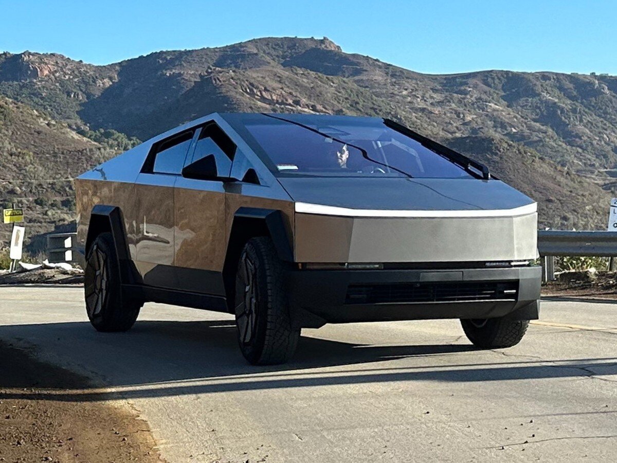    Владельцы Tesla Cybertruck разочарованы реальной автономностью пикапа