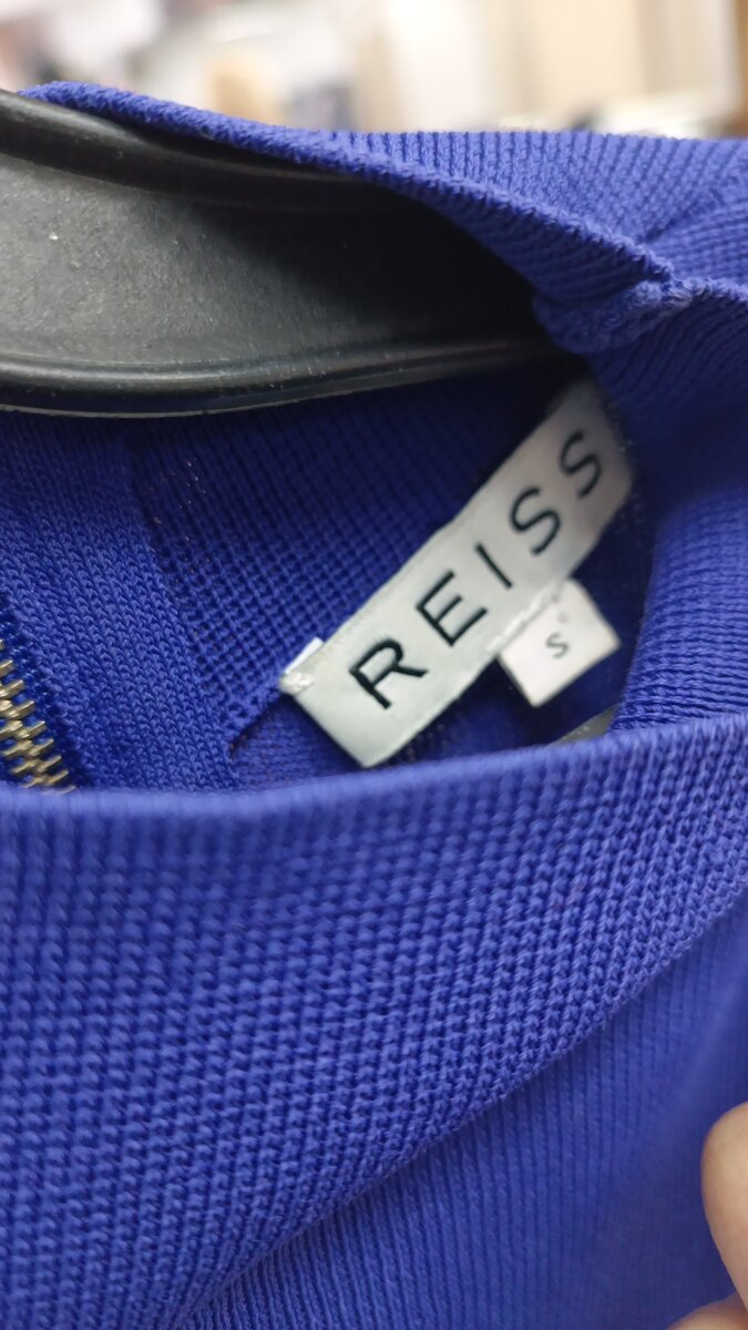 Потерялась вещь. Расставить одежду. Органайзер для шкафа. Вещи для кукол. Комната с разбросанными вещами.