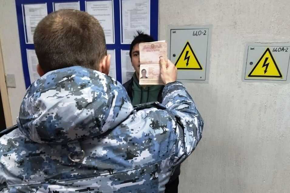 таджикские мигранты. новые облавы на мигрантов. мероприятия мигрант мвд. новые облавы на мигрантов. новые облавы на мигрантов.