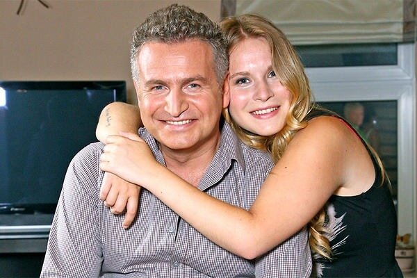 Анжелика варум самурай. Агутин и варум часики. Варум анжелика леонид агутин часики стоят. Королева агутин и варум. Агутин и варум текст.