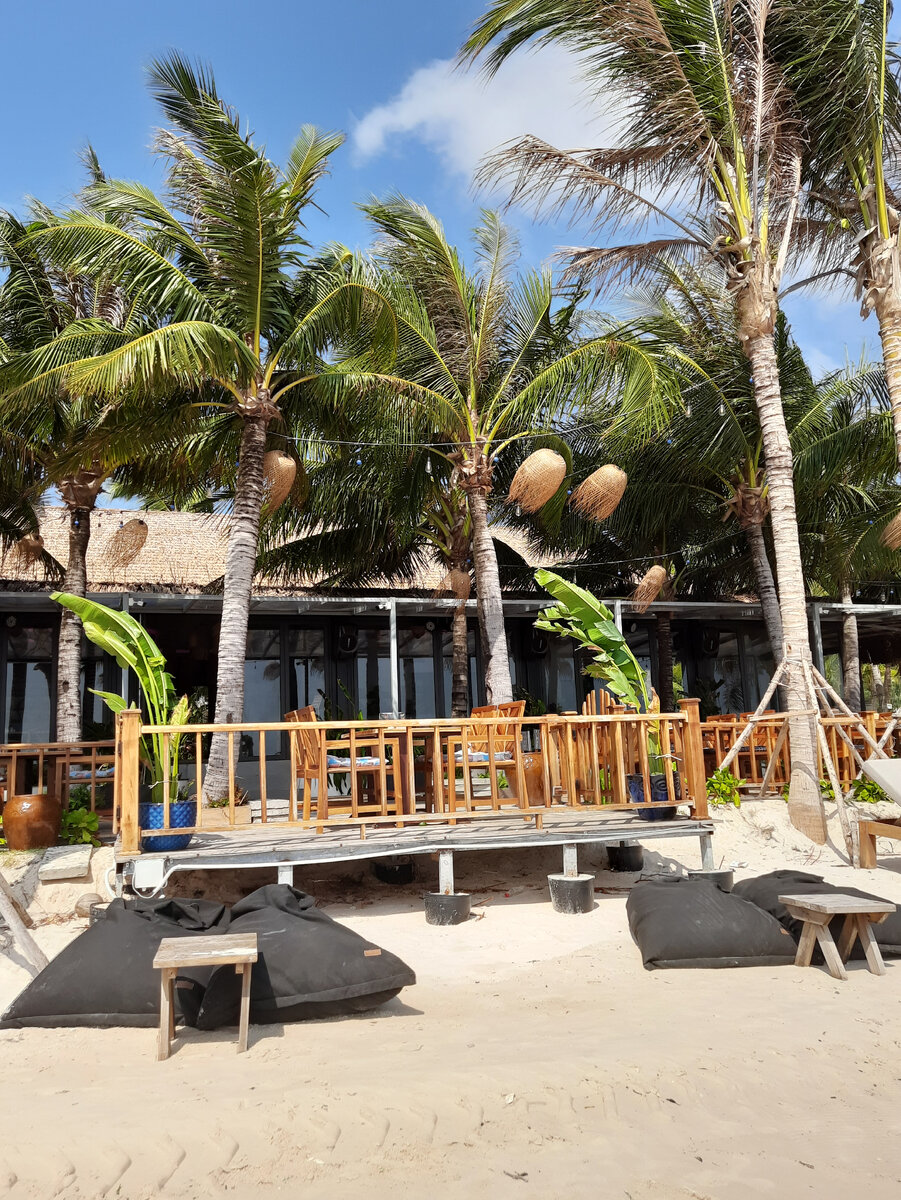 куда поехать отдыхать в январе. куда поехать в январе на море. поехали отдыхать. куда поехать на пляжный отдых в январе. самые дешевые страны для отдыха.