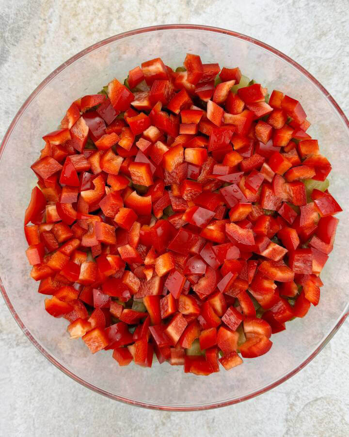 Перец красный узбекистан. Кайенский чили. Красный перец для кур. Кашмирский перец чили. Можно ли курицам давать красный перец.