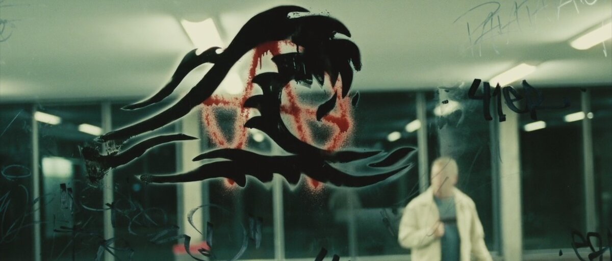 "Волна" сметает не только индивидуалистов, не согласных с её строем. Движение мгновенно нарекает любые другие движения собственными врагами. 