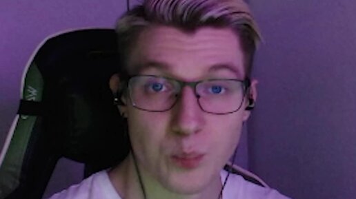 игровые стримеры. профессиональная аппаратура для стрима. гусь геймерский. Celleen стример. девушка игроман.