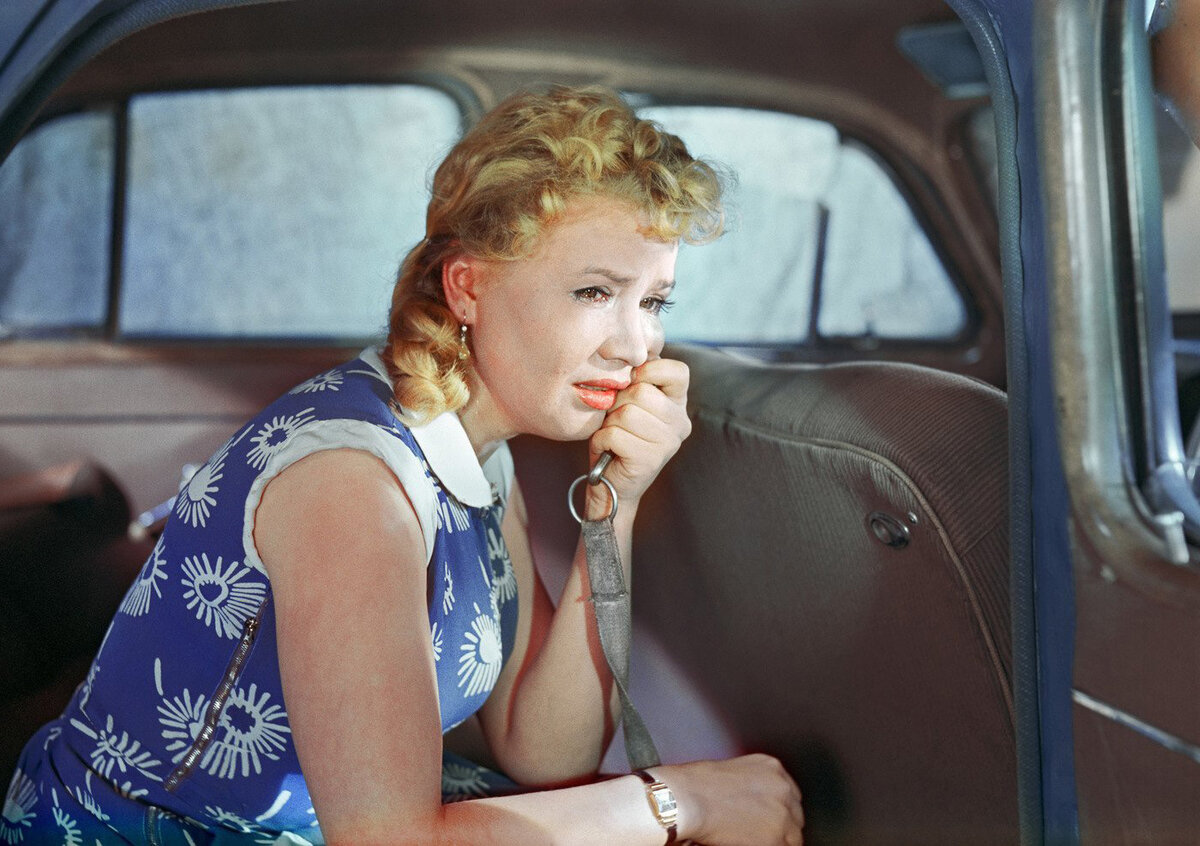 Вдоль по питерской фрося бурлакова фильм. Фрося бурлакова поет. Фрося бурлакова вдоль по питерской. Приходите завтра поет бурлакова фрося. Фрося бурлакова.