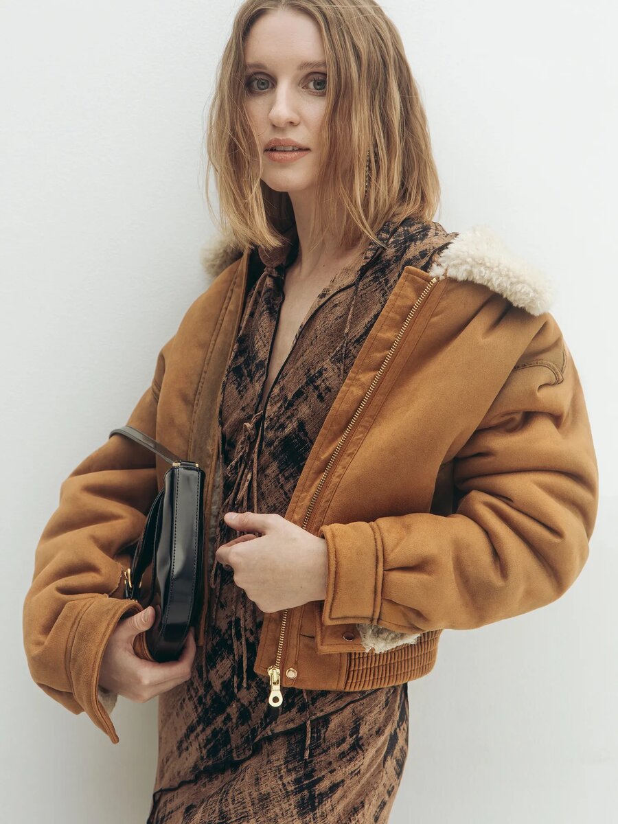 Флешмоб в метро без штанов 2018. Женщины в метро. Как оонвать подгузники. No pants subway ride москва. В метро без штанов.