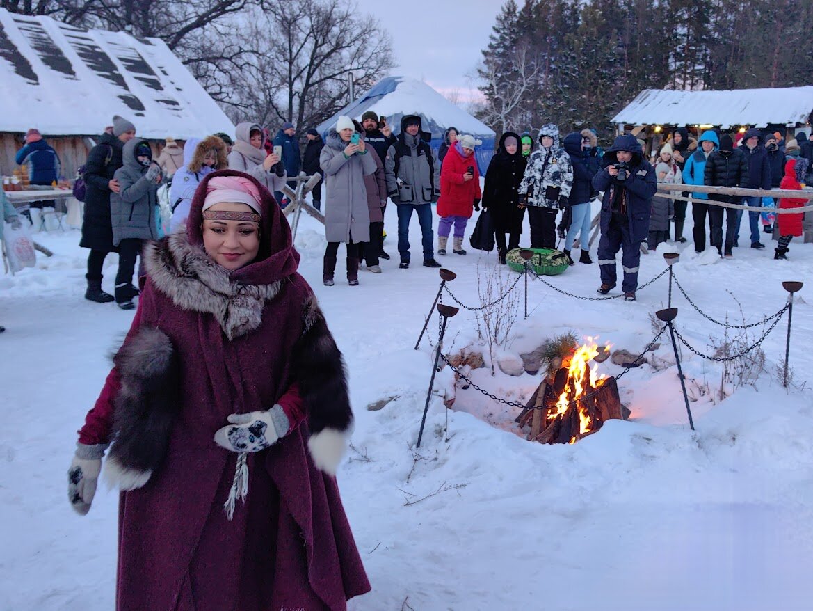 Йоль остролист. Сколько дней отмечают йоль. Праздник йоль в 2023 году. Имболк кельтский праздник. Мабон йоль самайн.