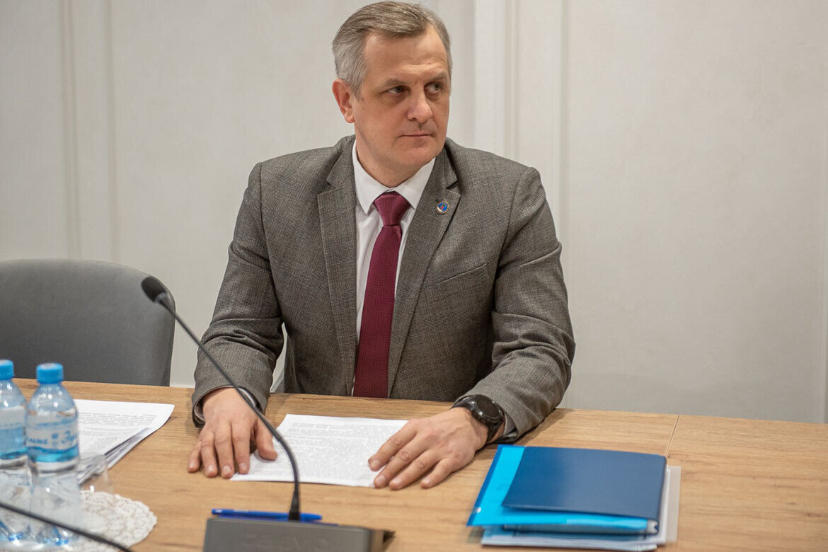 ​Илья Зуев сообщил, что за 5 дней – с 17 по 21 января – в городе выпала месячная норма осадков, а высота снежного покрова составила более 60 см. Фото: nabchelny.ru