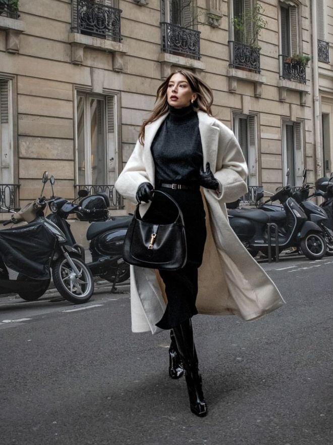 смешной прикид. одежда не по размеру. смешно одетые мужчины. одежда не по размеру. показ мод 2022 год.