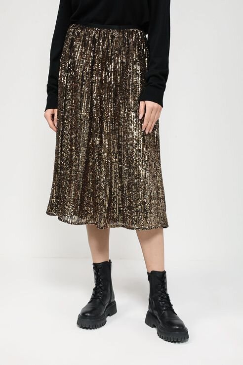 Можно носить стринги каждый день. Можно носить стринги каждый день. Девушка надевает стринги. Можно носить стринги каждый день. Можно носить стринги каждый день.