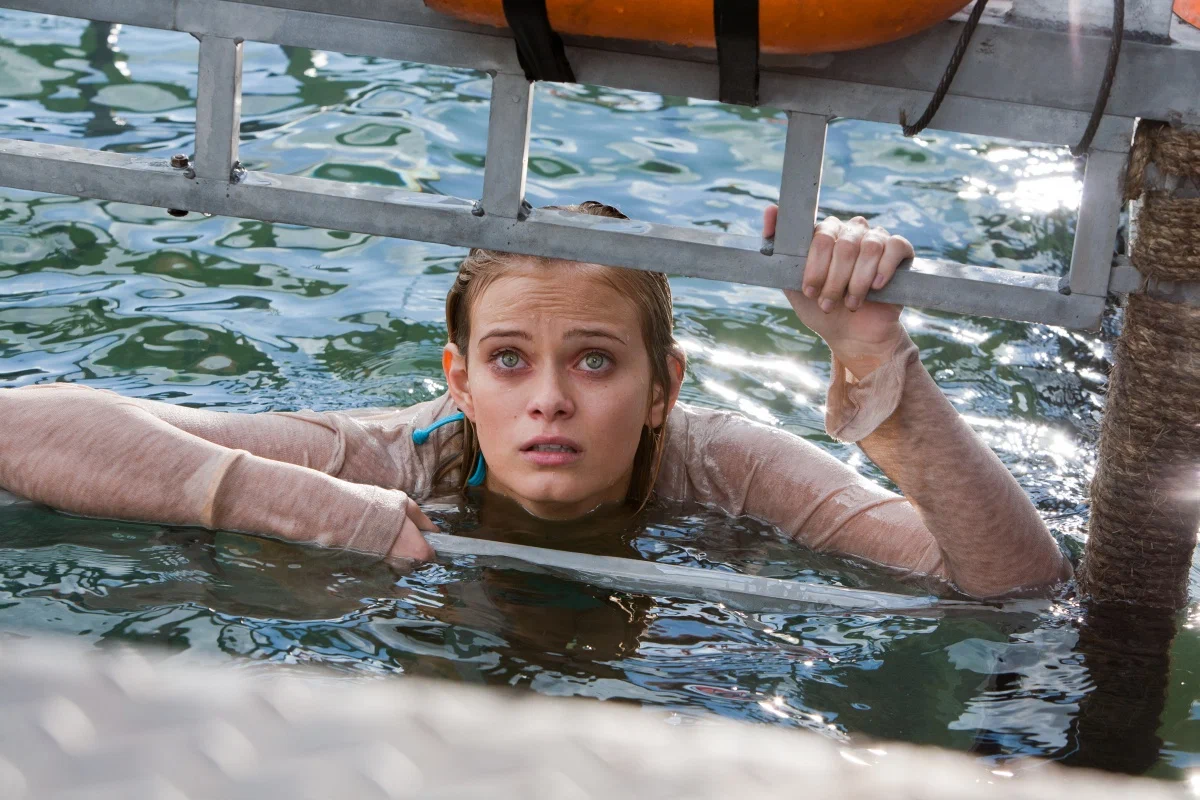 Кадр из фильма "Челюсти 3D"