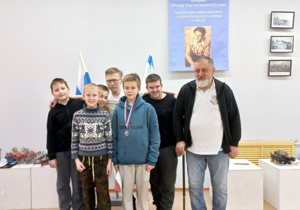 Команда Детского морского центра, принимавшая участие в соревнованиях. Фото предоставлено Д. Меньшиковым