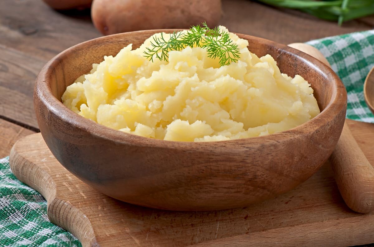 Технология приготовления картофеля запеченного. Сколько нужно варить картошку для картофельного пюре. Технологическая карта борща технология. Кастрюля для варки картофеля. Картошка в кастрюле.