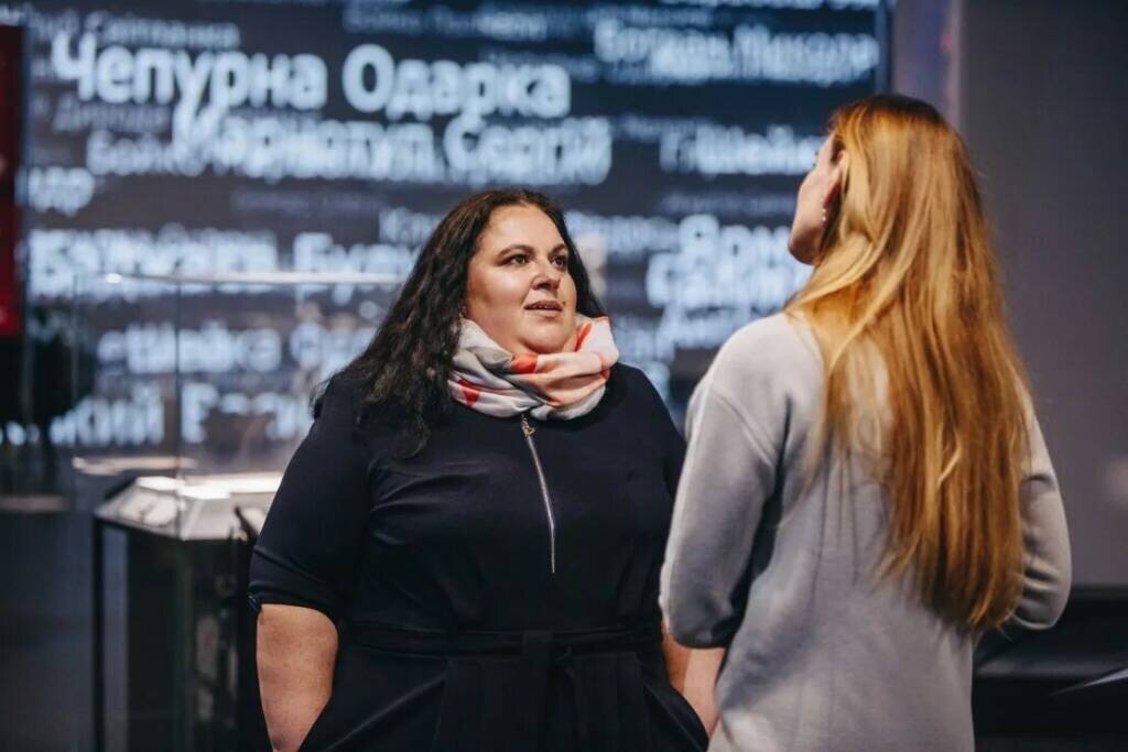Директор музея голодомора в киеве фото Красавица на обложке глянца Клубника со сливками общества Дзен