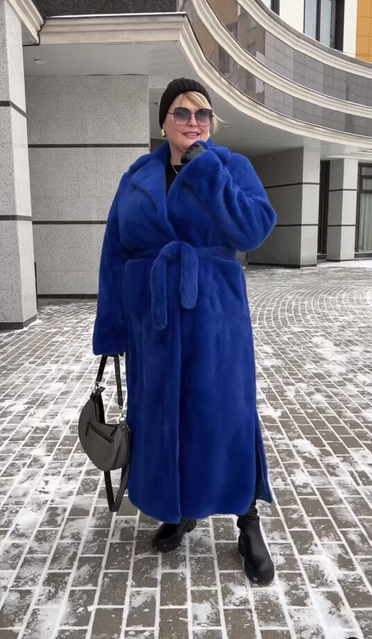 Спальня в стиле гламур. Роскошная спальня в особняке. Полная роскошь. Спальня в венецианском стиле. Девушка в богатом доме.