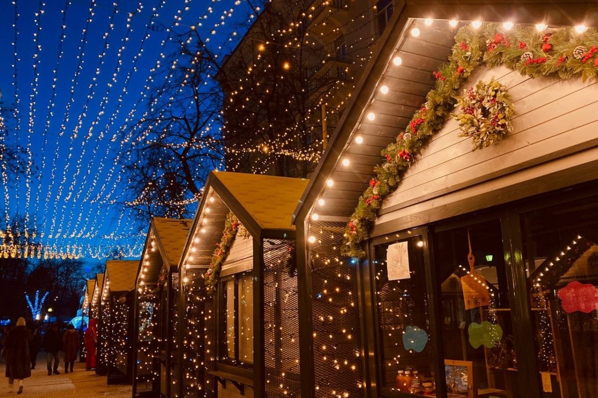    Круглый год будет украшать улицу Пушкина в Пскове «звездное небо»