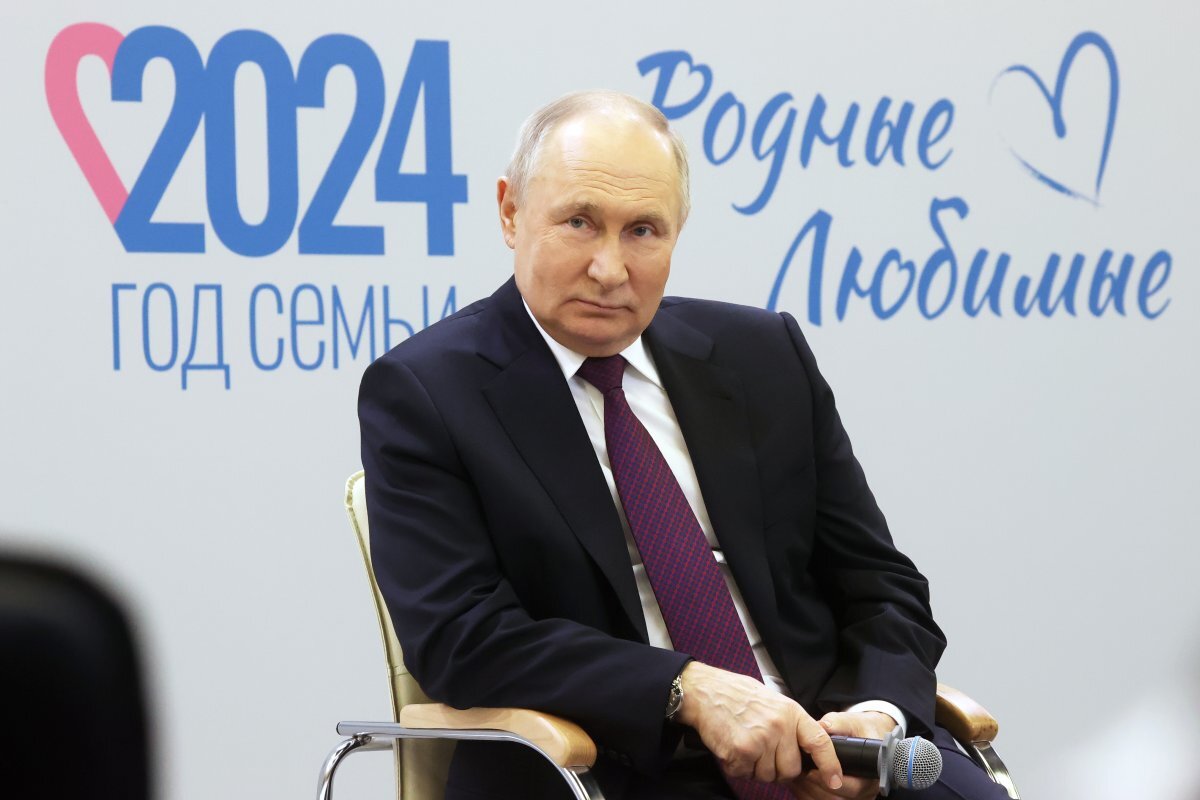    Путин предложил продлить выплату на погашение ипотеки для многодетных семей