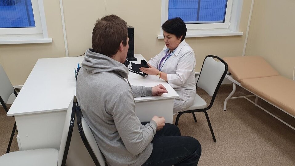 врачи городской больницы. расписание приема специалистов. расписание врачей в поликлинике. расписание врачей в поликлинике. расписание врачей.