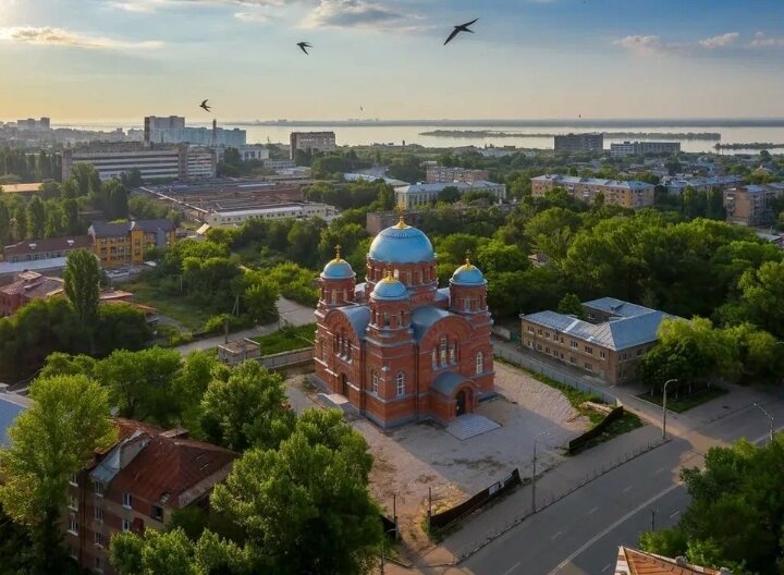 Уникальное фото с крыши моего дома. Летом забиралась на крышу, на Волгу любовалась.