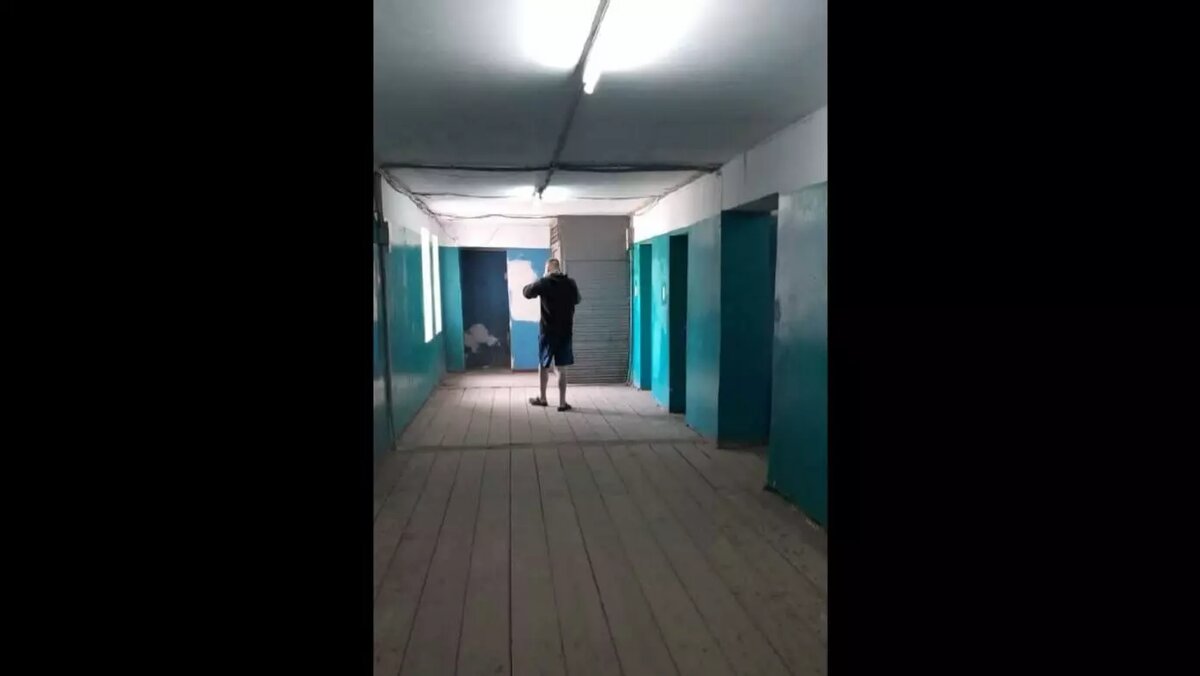     Ужасные новости из Владивостока. Обратно домой после трех месяцев на СВО вернулся Георгий Повилайко, совершивший до этого убийство и изнасилование матери двоих детей. Как отразится на обществе возвращение домой бывших заключенных после их недолгого пребывания на СВО?