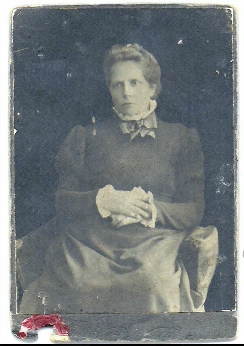 Фелиция Карловна де Роберти,  урожденная баронесса фон Ламке, жена Сергея Валентиновича де Роберти.  Фото из блога Олега де Роберти.