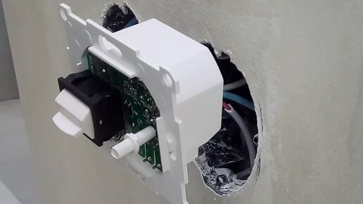 Монтаж термодатчиков. Укладка термодатчика теплого пола. Датчик температуры инфракрасного пола схема установки. Монтаж датчика электрического теплого пола. Монтаж температурного датчика теплого пола.