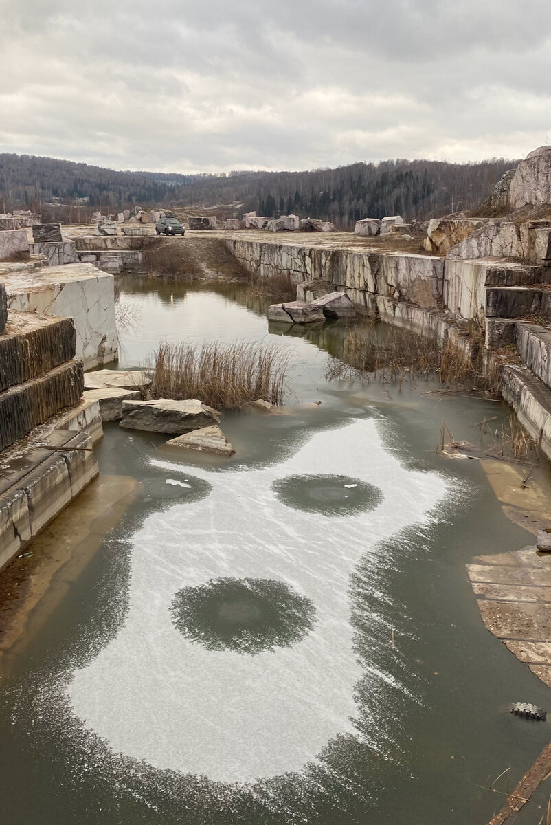 Внутри все затопило, и превратилось в небольшое озеро