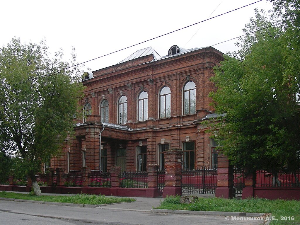 Фото одной из лучших школ города, горжусь, что здесь училась.