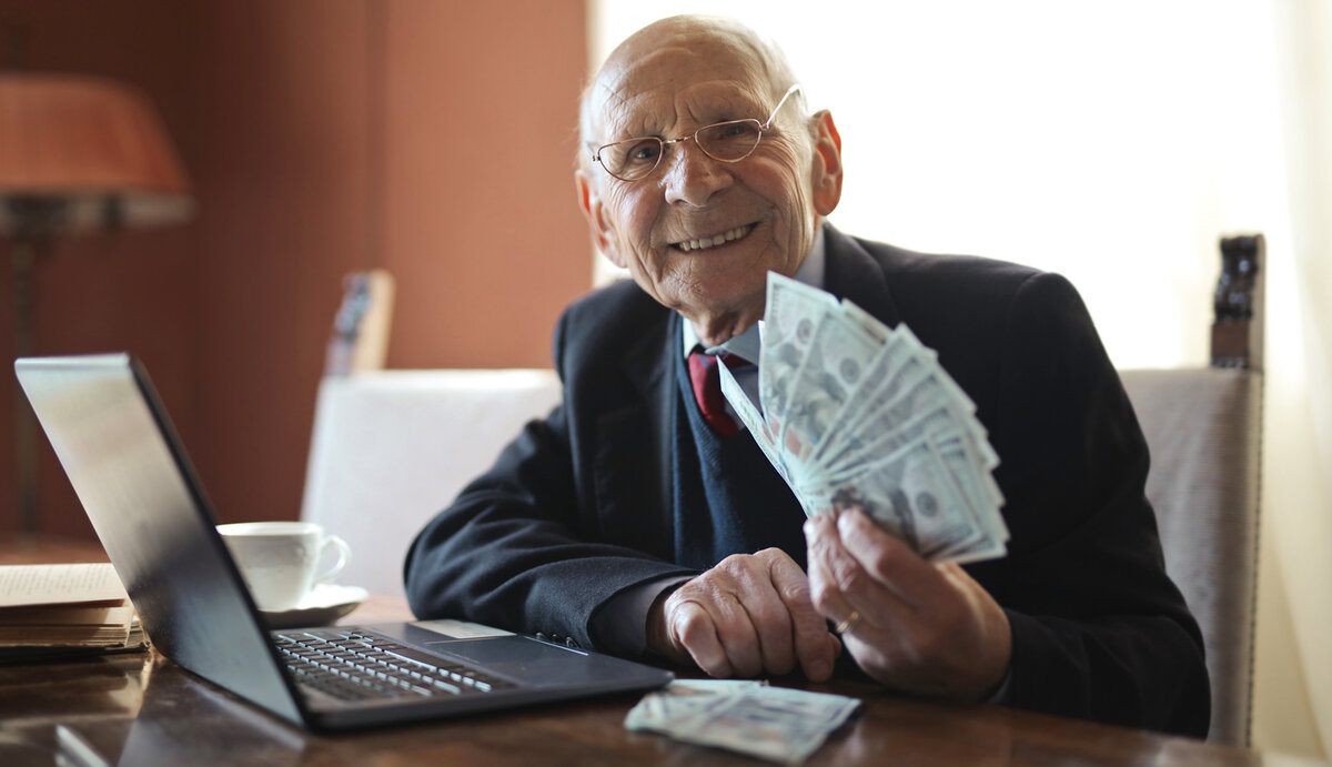 выплаты россиянам. рост пенсий. пенсии проиндексируют. какое повышение ждет пенсионеров. пенсионеры пенсия.