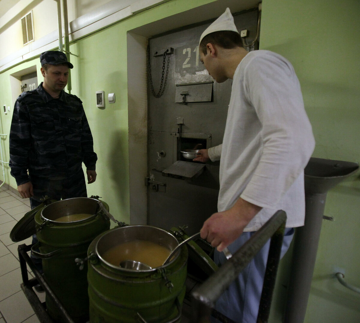 фсин форма в сизо 1. посылка в тюрьму. начальник сизо 1 красноярск. обыск осужденных. сизо 1 псков.