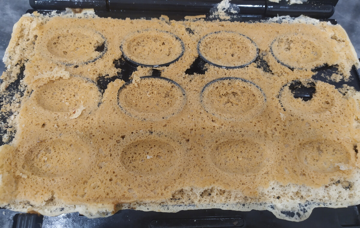 Бисквитный пирог с вареньем на скорую руку. Домашняя выпечка на скорую руку. Постряпать что нибудь быстро и вкусно. Постряпать что нибудь быстро и вкусно. Вкусная выпечка к чаю.