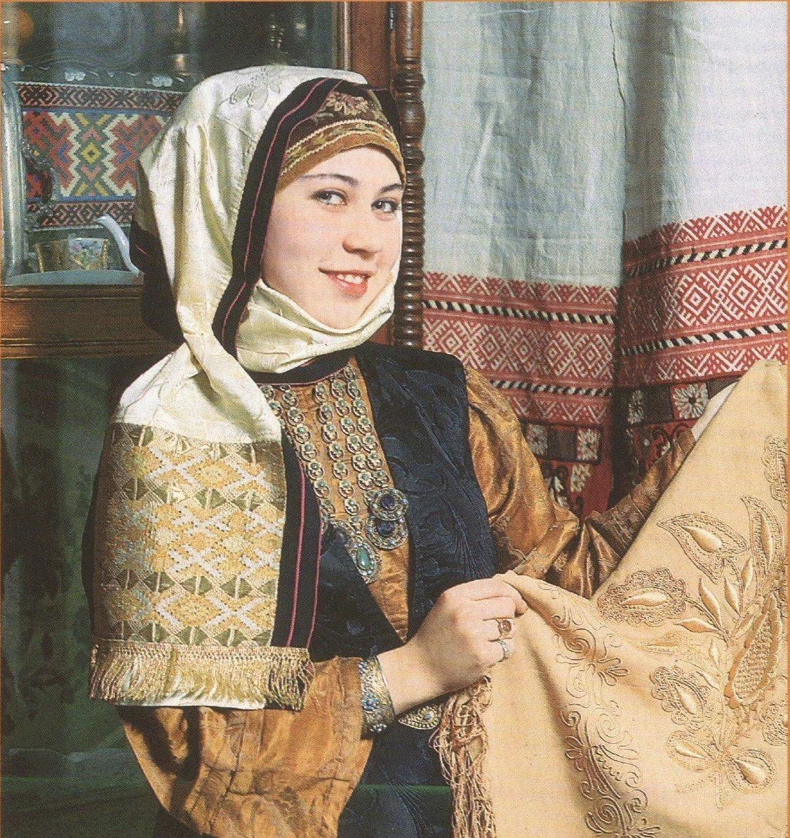 Источник: http://klublady.ru/moda/6764-nacionalnyj-kostjum-misharej-77-foto.html