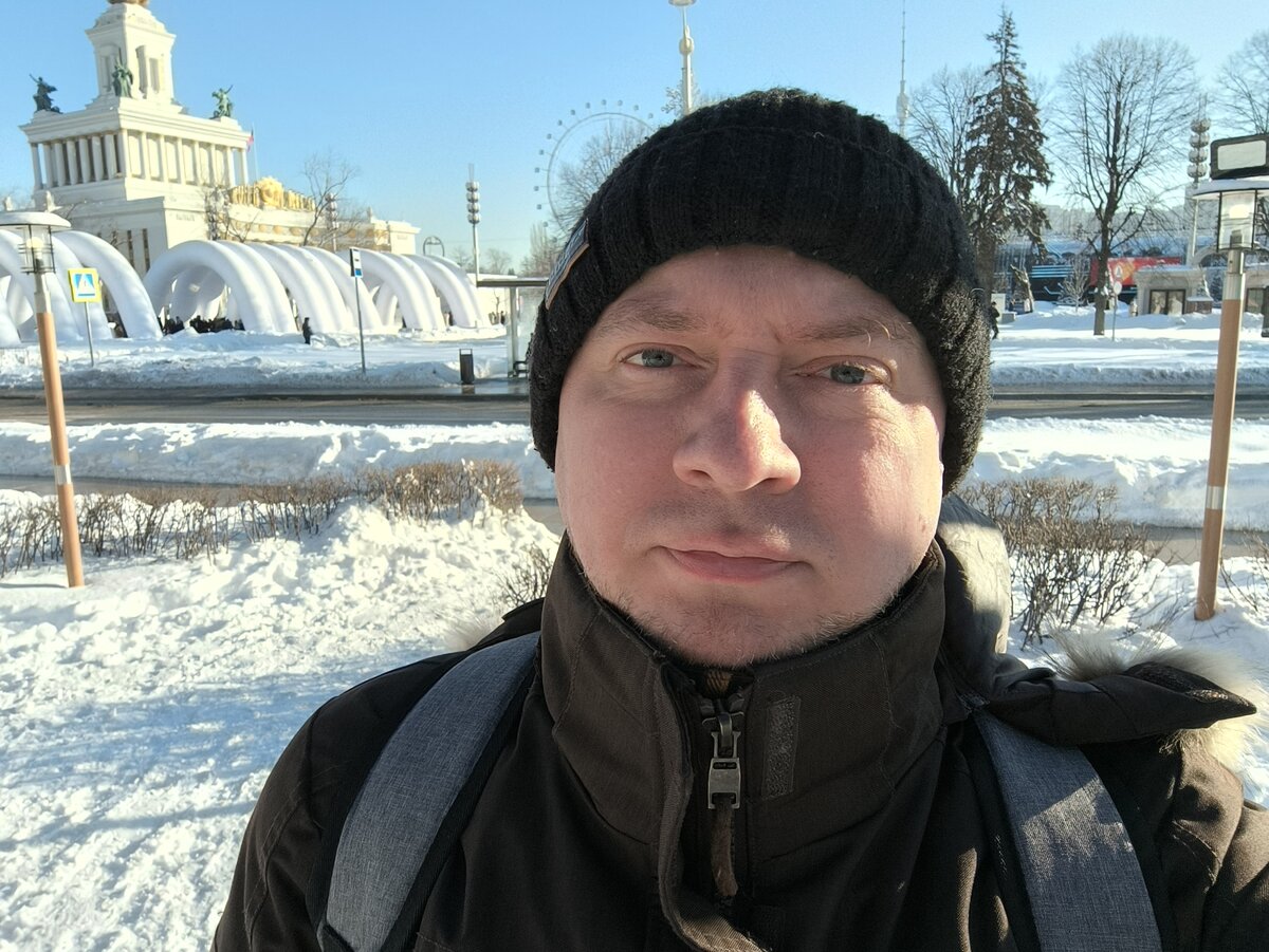 кремль селфи. селфи г. счастливая девушка в городе. человек делает селфи. селфи г.