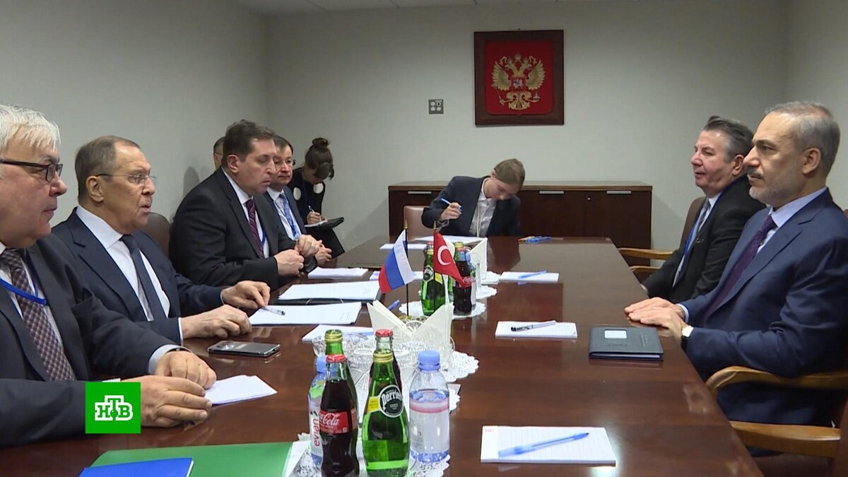 европа коллаж. достопримечательности мира для детей. иностранные флаги. флаги. с рядом зарубежных стран.