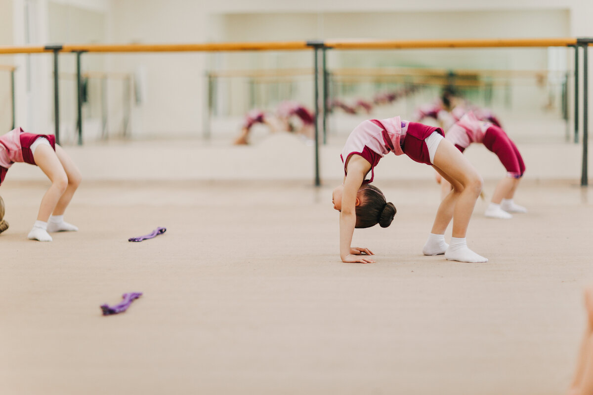 партерная гимнастика в хореографии упражнения для детей. гимнастика 3 года видео. гимнастика для детей от 2 лет. гимнастика для детей. акробатика для детей 5 лет.