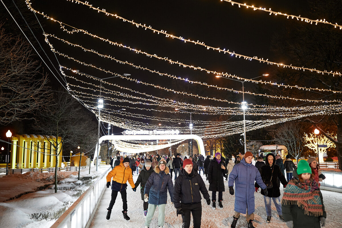 Сад эрмитаж каток с натуральным льдом. Каток в парке эрмитаж 2022. Парк эрмитаж каток. Каток в саду эрмитаж. Каток эрмитаж в москве.