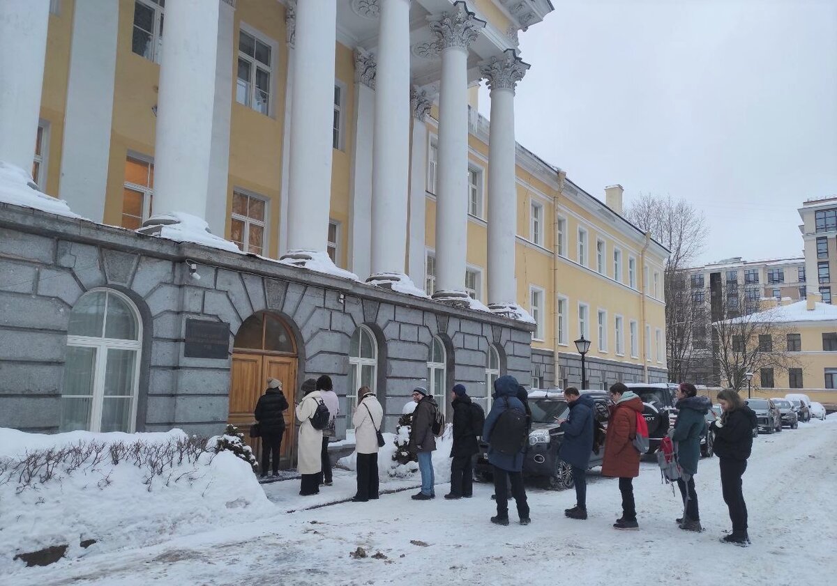 Очередь в суд.