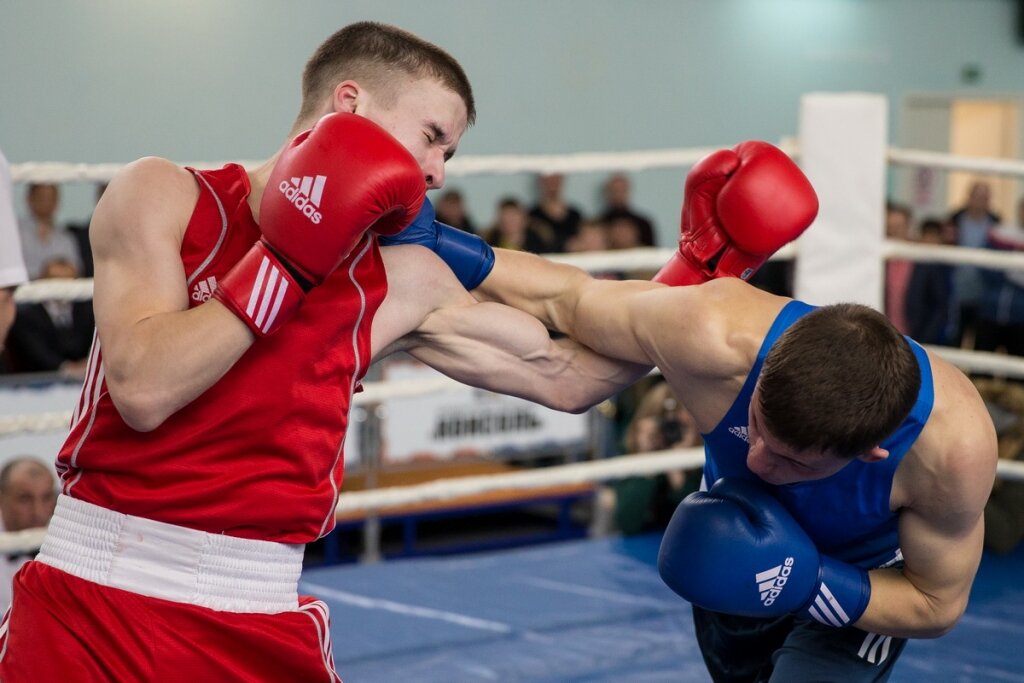 классический встречный удар...