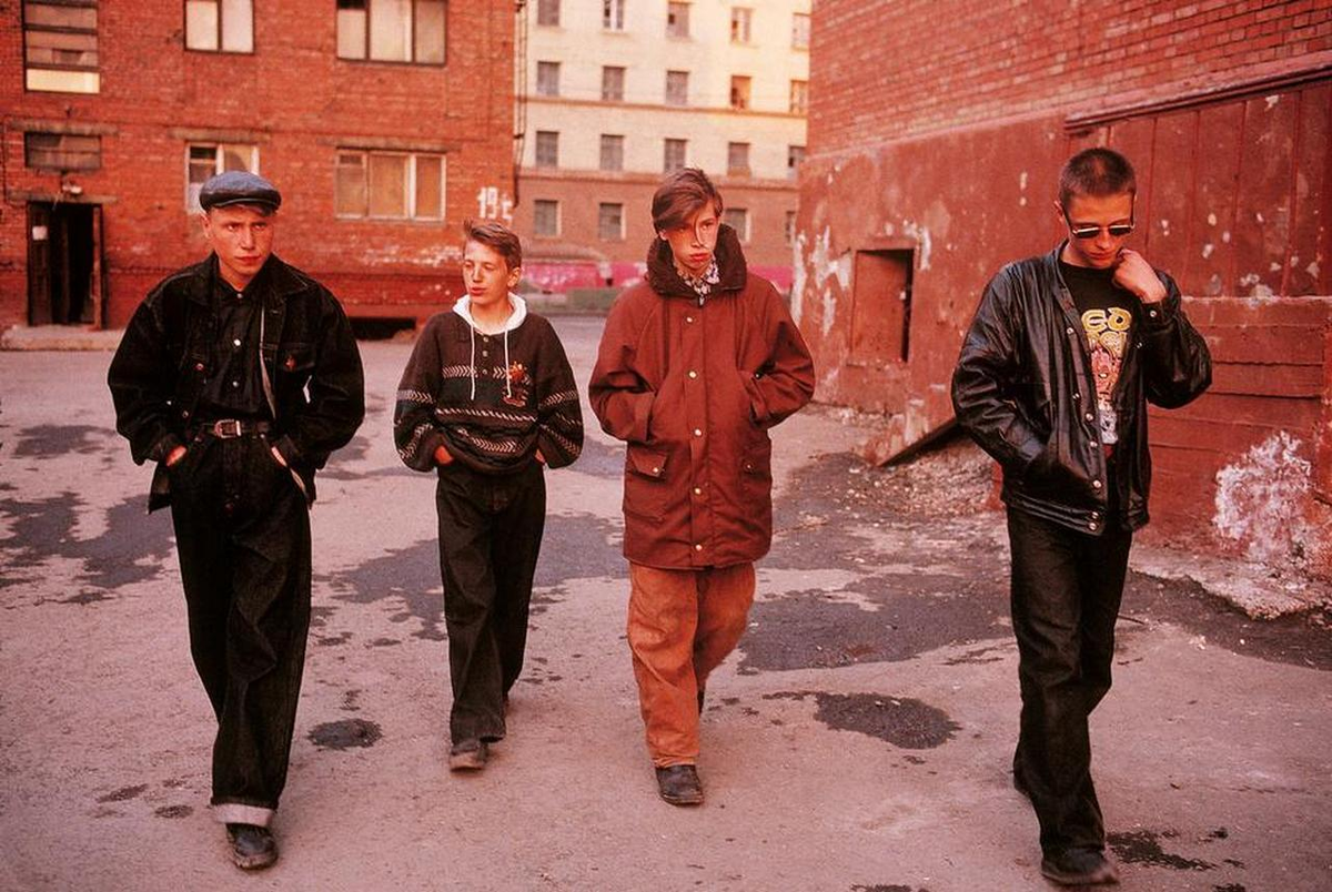 дети девяностых одежда. мужская мода 80-х сша. стиль 90 х для детей. стиль 90х одежда детская. стиль 90 х для детей.