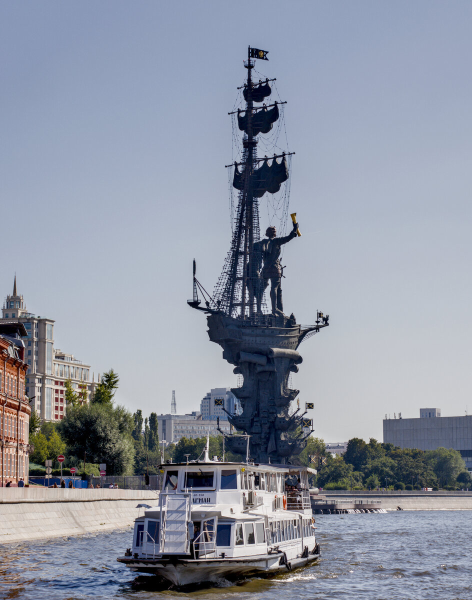 "moscow river" судно. теплоход москва река. речные прогулки москва рэдиссон. прогулка на теплоходе ривер палас по москве реке. речные прогулки москва река 2023.