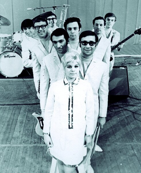 Виа поющие гитары состав 1969. Виа поющие гитары 2021. Виа ссср поющие гитары. Песни в исполнении виа поющие гитары. Поющие гитары лучшее.