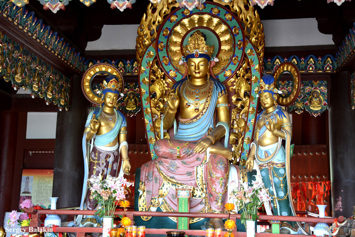 Обитель будды шакьямуни элиста. Буддийский храм небесные врата. Буддийский храм в калмыкии сякюсн-сюме. Храмовый комплекс лумбини. Улан-удэ буддийский храм.