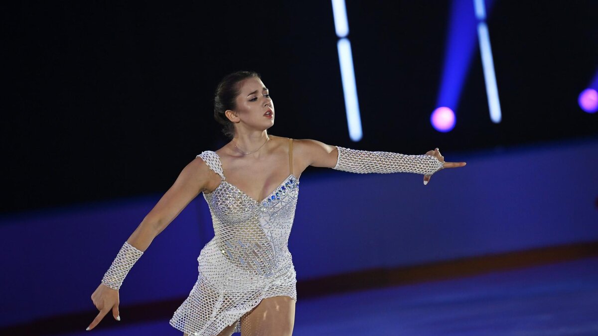 Камила валиева и алина загитова. Камила валиева в детстве. Камилла валиева селфи. Ваня дмитриенко и камила валиева. Ваня дмитриенко и камила валиева.