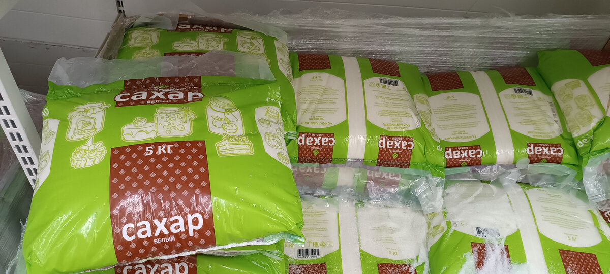 Масло сливочное. Масло алтайское киприно 82. Масло сливочное. Масло крестьянское сладкосливочное. Масло сливочное немецкое.