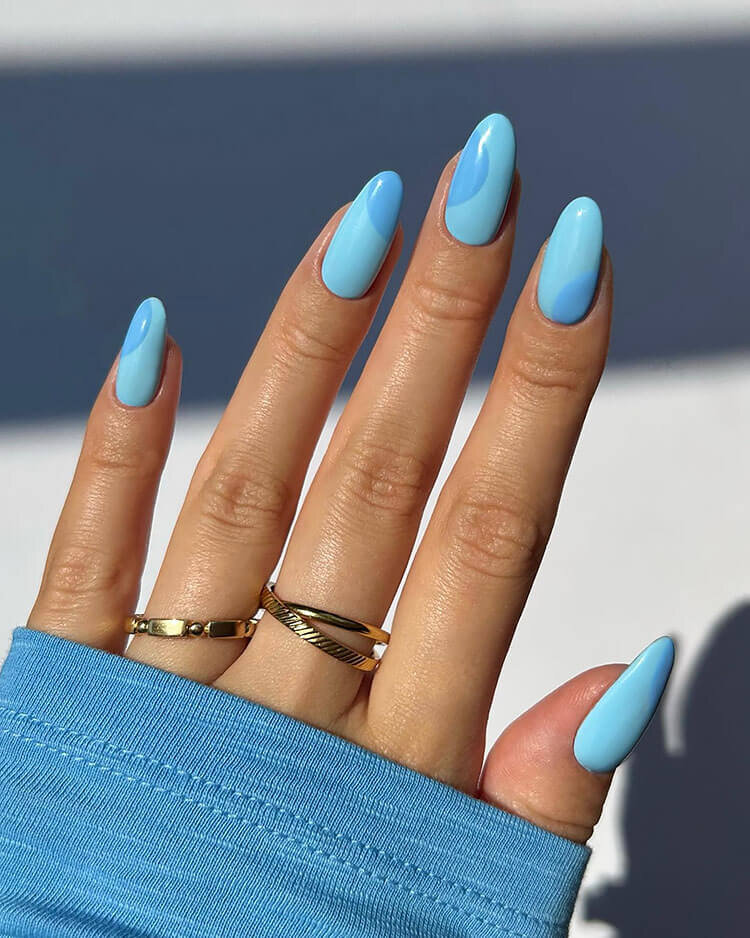 ногти в голубых тонах. голубой маникюр. маникюр с голубым лаком. голубые ногти. голубой маникюр.